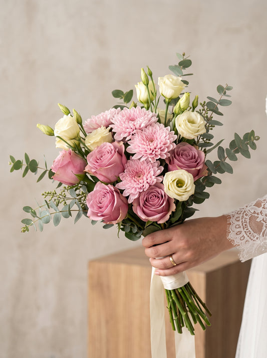 Blush Wedding Grace Pembe Gül ve Lisyantus Gelin Buketi
