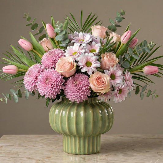 Blush Garden Harmony Yeşil Vazoda Pembe Bahar Aranjmanı