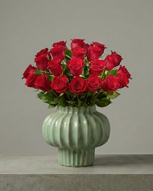 Mint Velvet Roses Mint Vazoda 29 Adet Kırmızı Gül Zarafeti