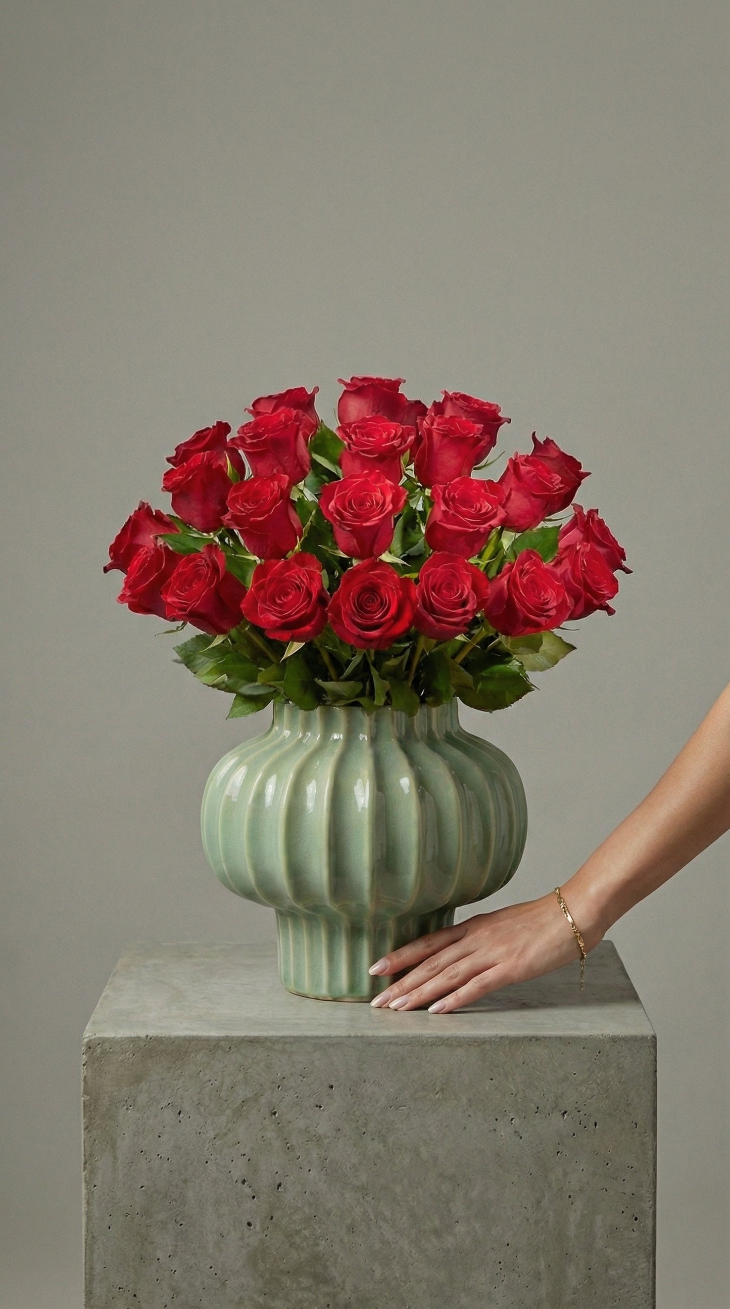 Mint Velvet Roses Mint Vazoda 29 Adet Kırmızı Gül Zarafeti