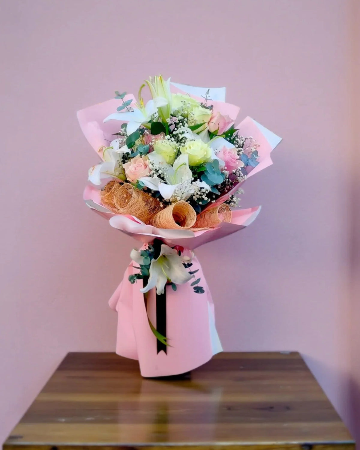 Ivory Blush Elegance Lilyum ve Gül Buketi özel tasarım