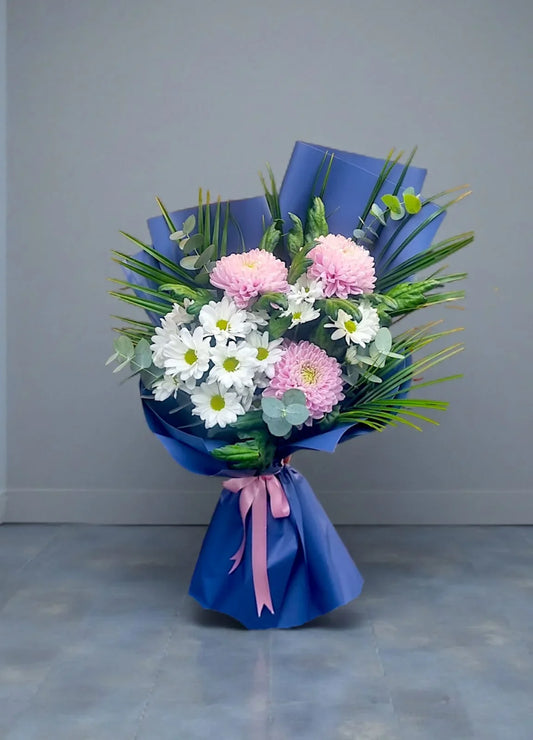 Blue Pastel Daisy ve Chrysanthemum Bouquet – Ankara çiçek siparişi