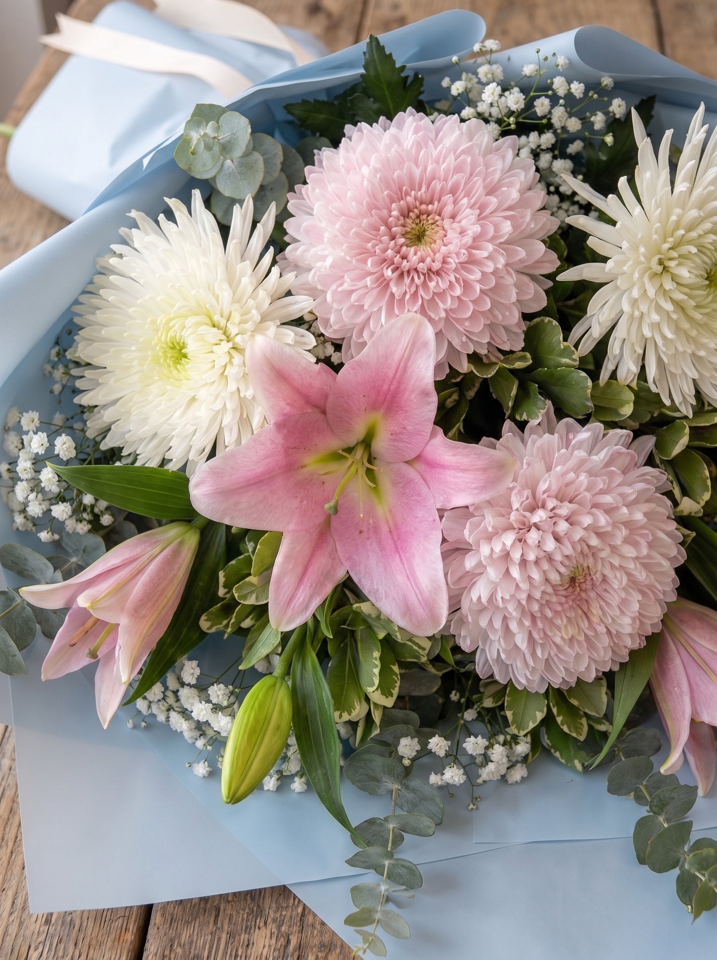 Royal Snow Blossom Anastasia ve Pembe Lilyum Premium Buketi