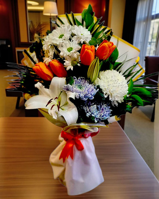 Sunrise Harmony Turuncu Laleli ve Beyaz Lilyumlu Canlı Buket