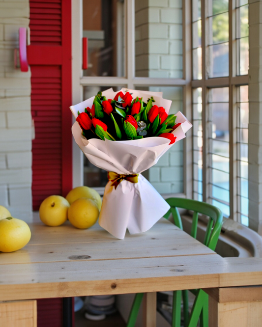 Scarlet Tulip Bloom  Kırmızı Lale Buketi