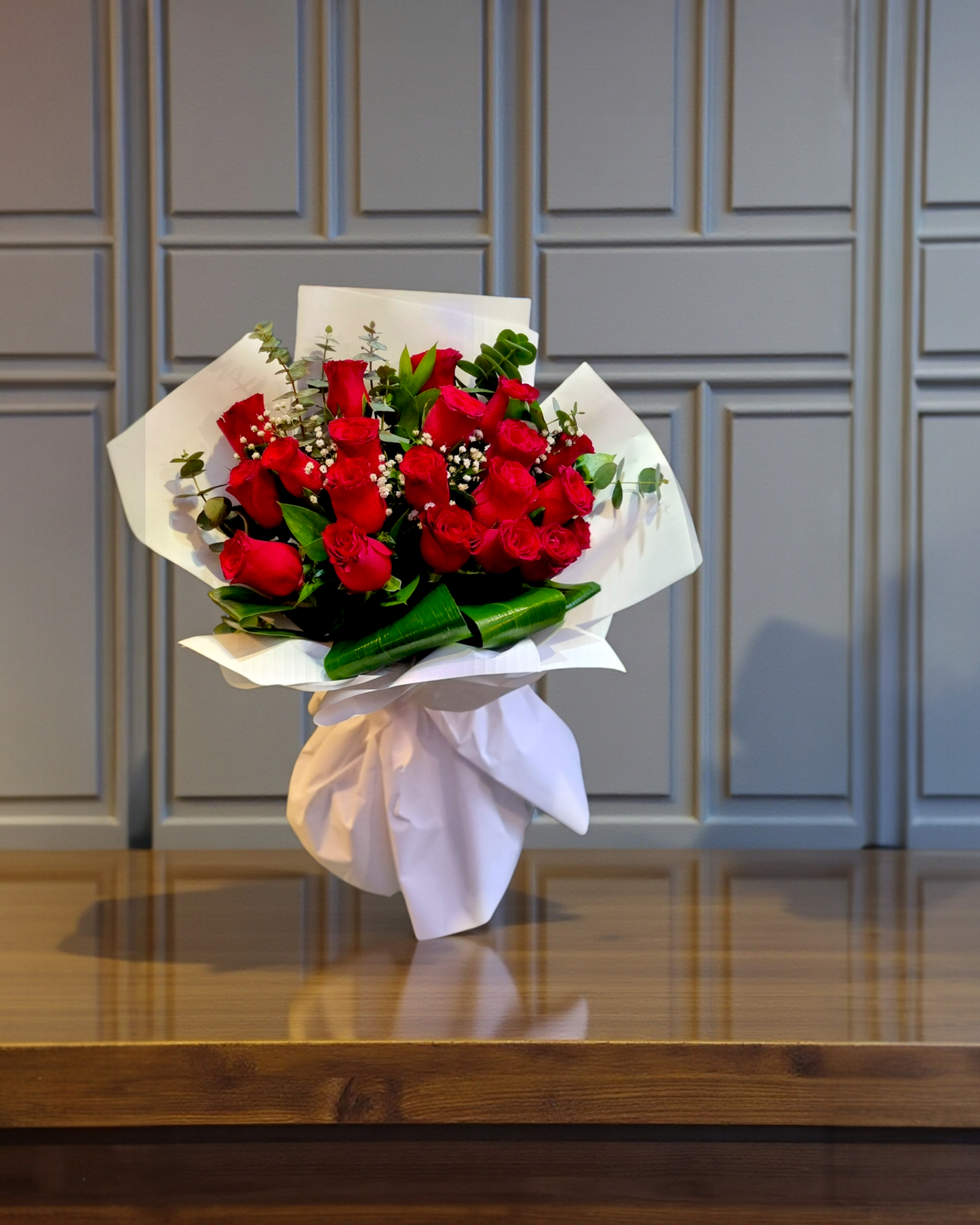 Crimson Crown Roses Kırmızı Gül Buketi