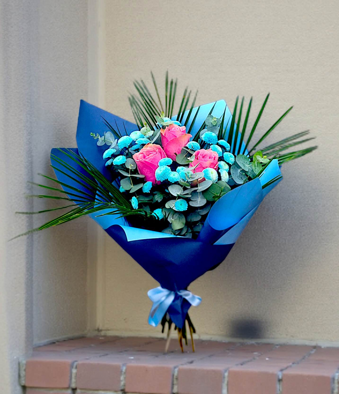 Azure Pink Harmony – Pembe Gül & Mavi Dokunuş - Çiçeklendir