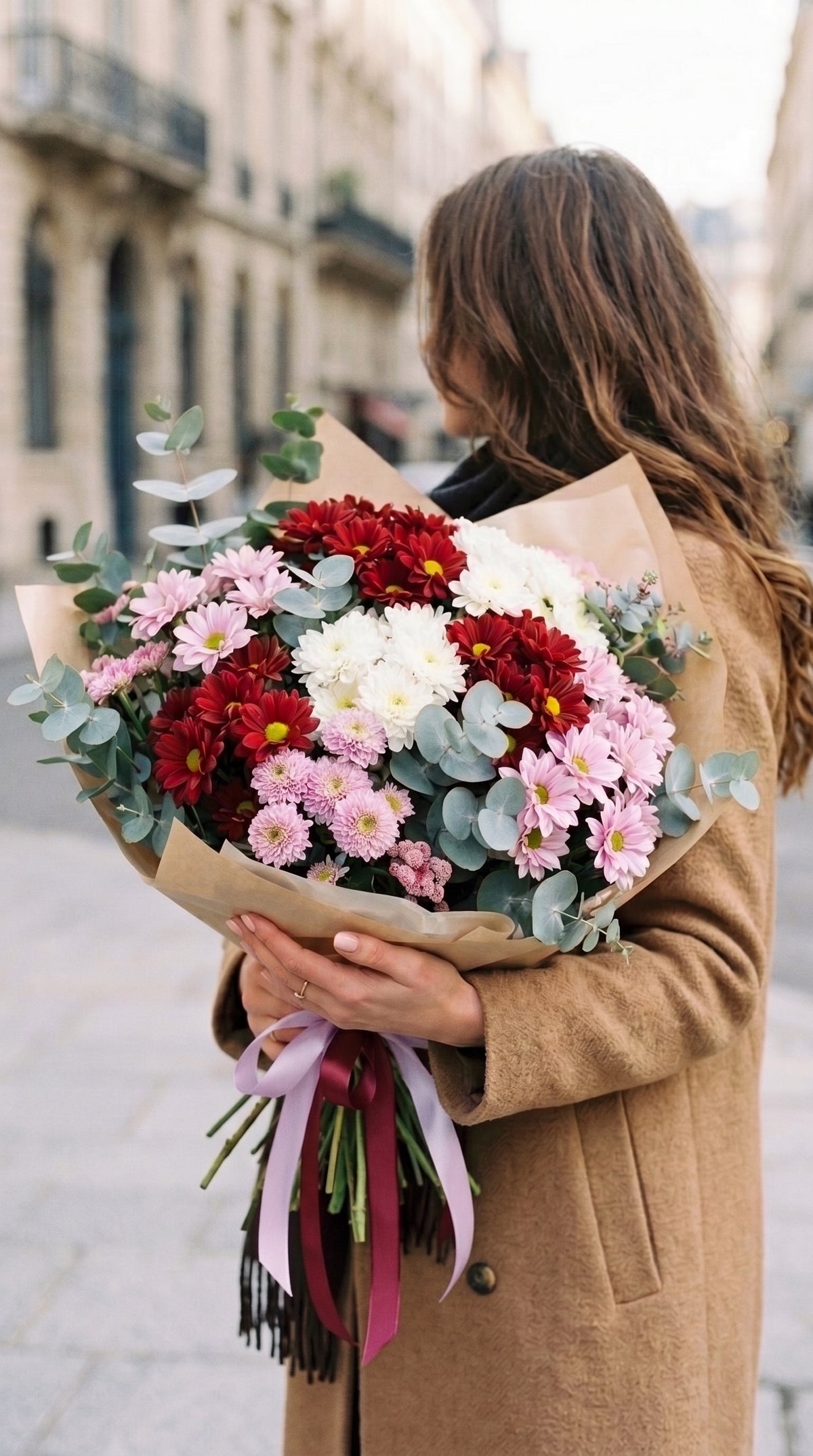 Burgundy Blush Harmony  Bordo, Beyaz ve Pembe Krizantem Buketi