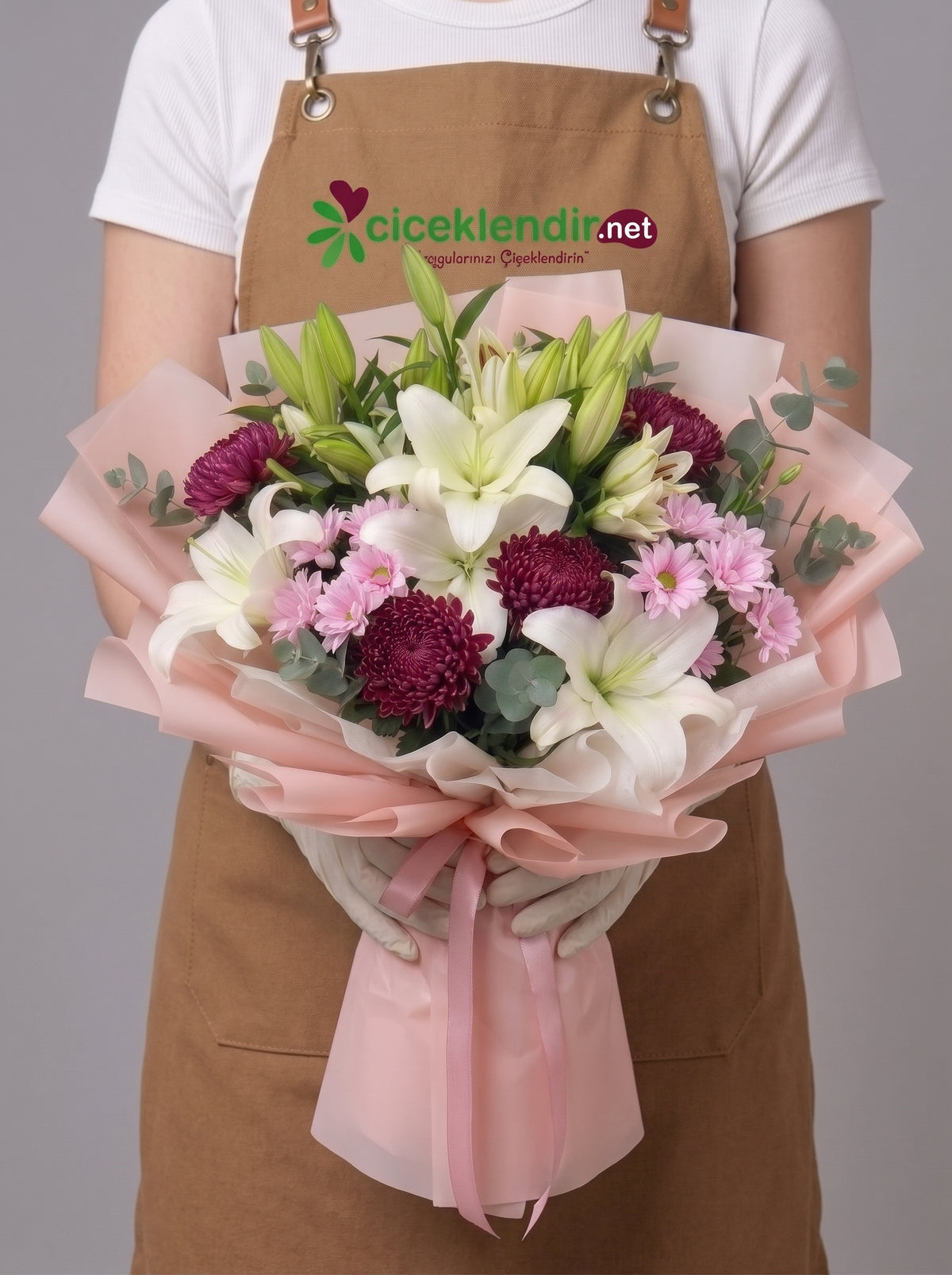 Royal Lily Amethyst – Beyaz Lilyum ve Mor Anastasia Buketi