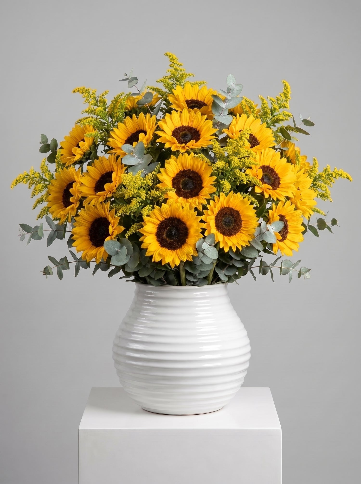 Royal Sunflower Splendor  Premium Ayçiçeği Vazolu Aranjman