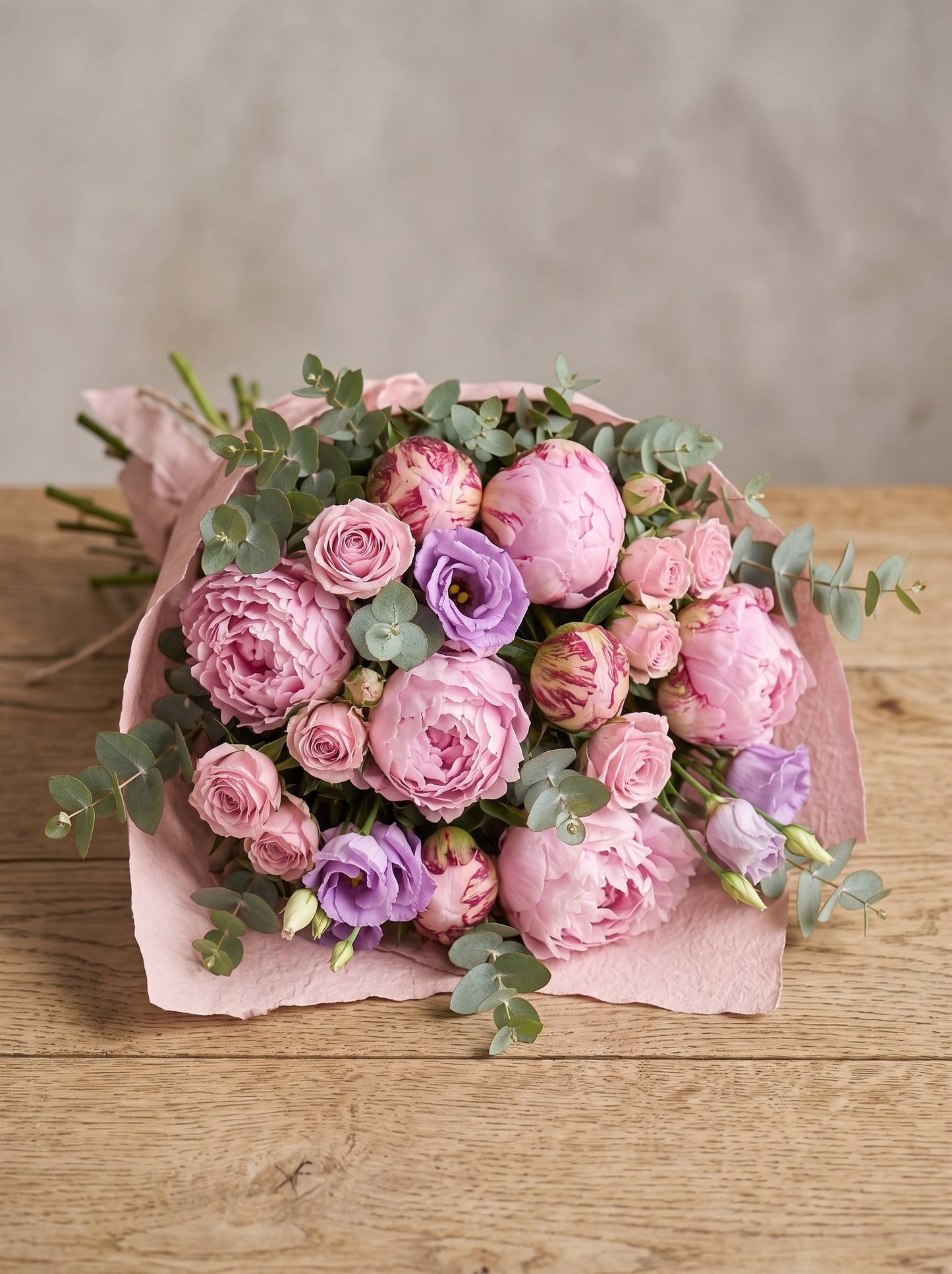 Royal Peony Harmony – Şakayık, Gül ve Lisyantus Buketi