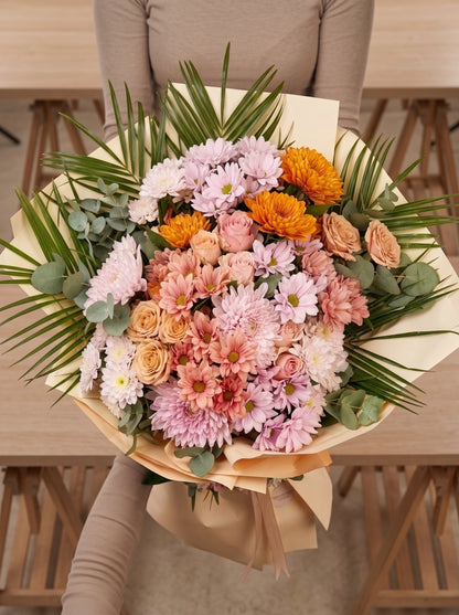 Royal Pastel Symphony  Premium Krizantem ve Şampanya Gül Buketi