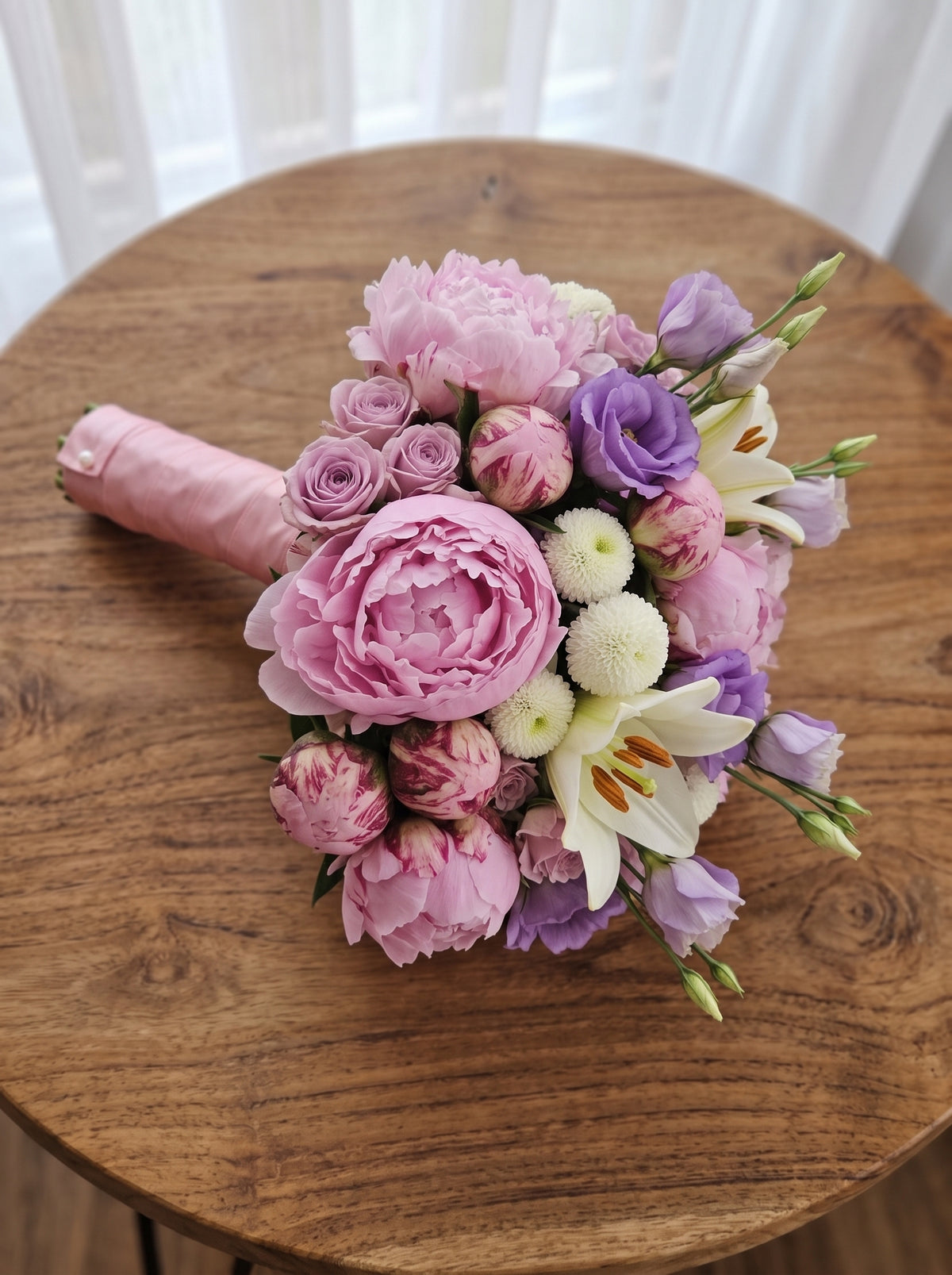 Royal Peony Bridal Elegance  Şakayık, Lilyum ve Lisyantus Gelin Buketi