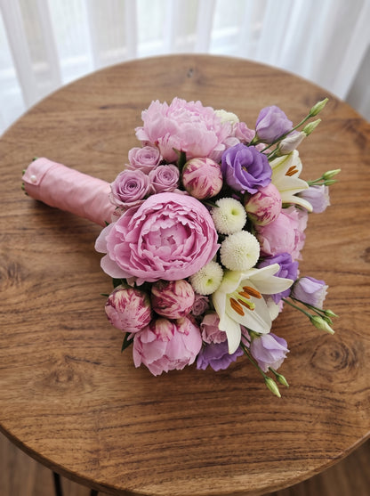 Royal Peony Bridal Elegance  Şakayık, Lilyum ve Lisyantus Gelin Buketi