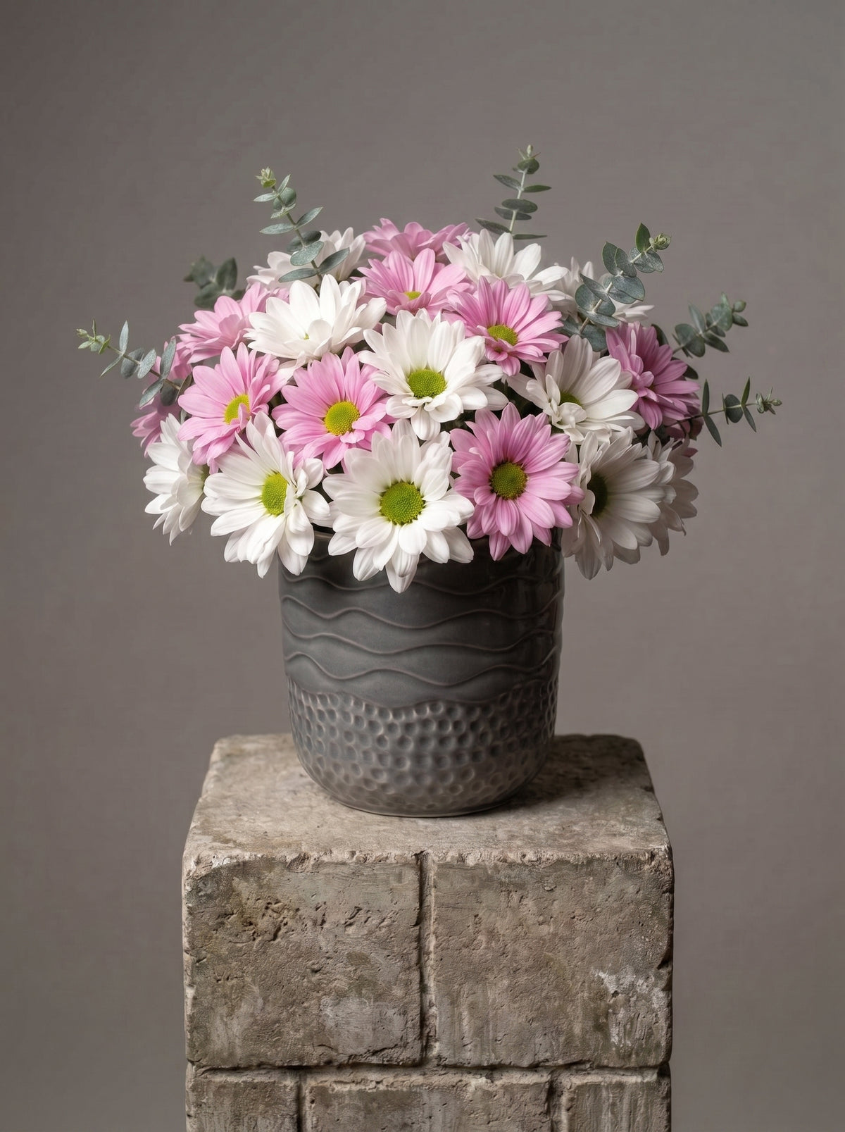 Rosy Daisy Charm  Papatya Vazolu Aranjman