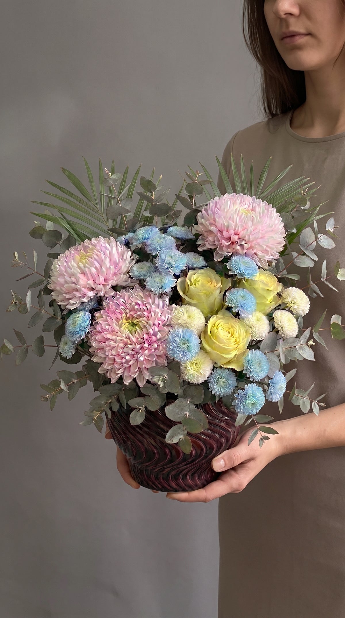 Pastel Serenity Garden Premium Vazoda Krizantem & Gül Aranjmanı – zarif hediye paketi, Çiçeklendir Ankara