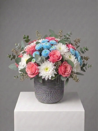Pastel Blue Harmony  Pembe Gül & Mavi-Beyaz Krizantem Aranjmanı