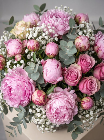Royal Peony Grace  Şakayık ve Pembe Gül Vazolu Aranjman