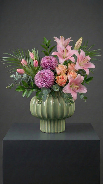 Garden Blush Harmony  Pastel Bahçe Vazoda Zarif Aranjman