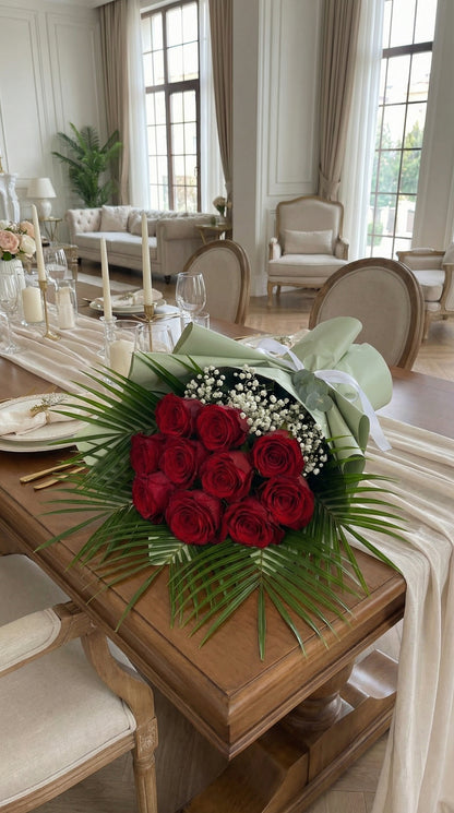 Emerald Red Harmony  Yeşil Dokunuşlu 10 Adet İthal Kırmızı Gül Buketi