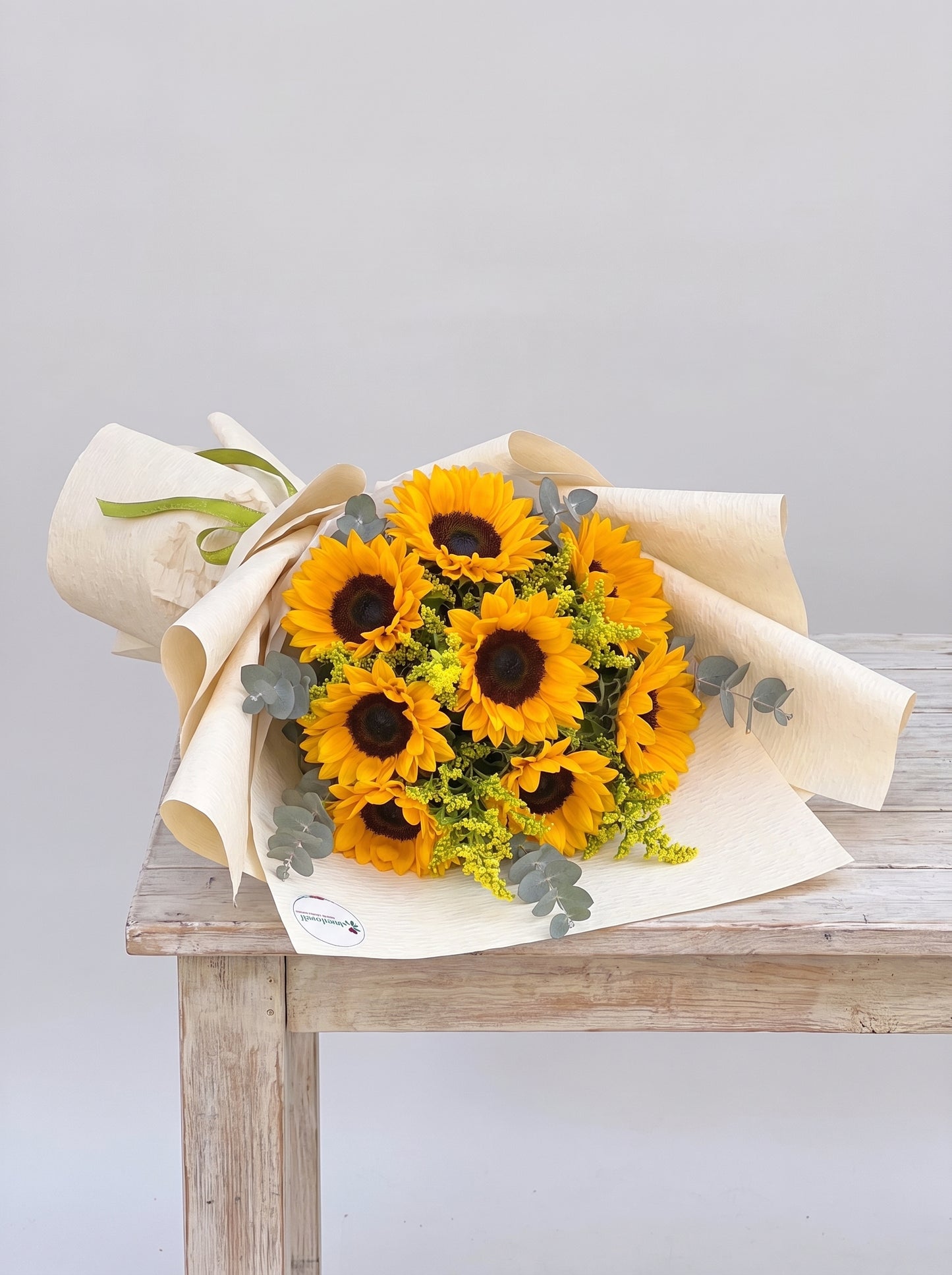 Golden Sun Elegance  Ayçiçeği Premium Buketi
