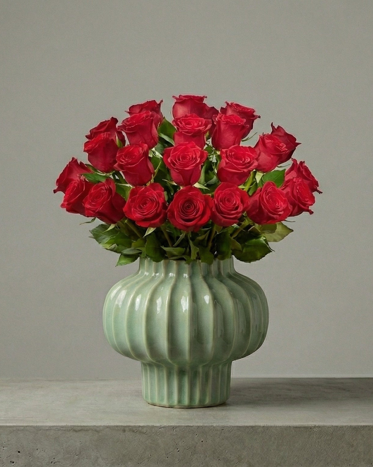 Mint Velvet Roses Mint Vazoda 29 Adet Kırmızı Gül Zarafeti