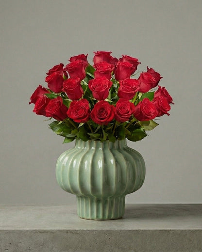 Mint Velvet Roses Mint Vazoda 29 Adet Kırmızı Gül Zarafeti