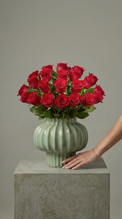 Mint Velvet Roses Mint Vazoda 29 Adet Kırmızı Gül Zarafeti