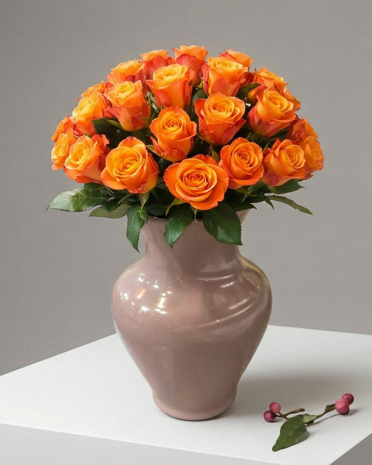 Amber Glow Roses   Vazoda Turuncu Gül Işıltısı