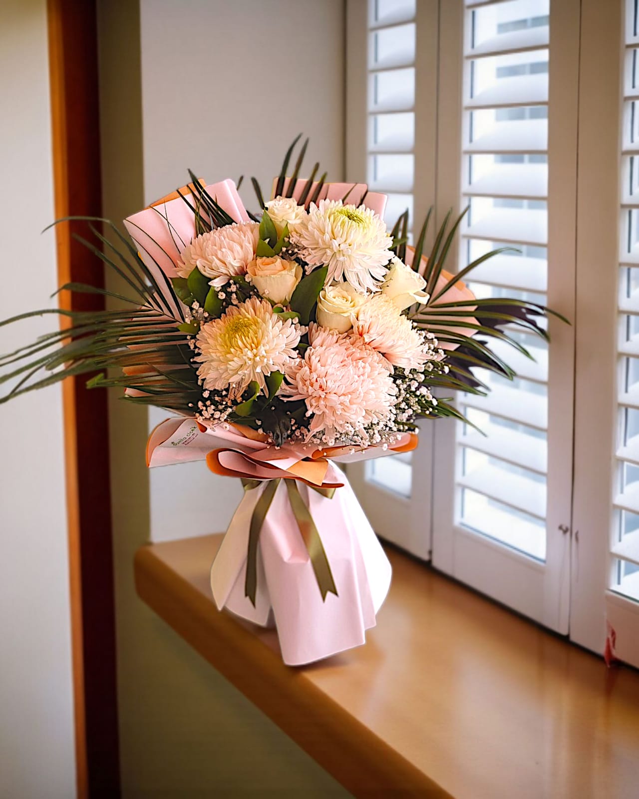 Pearl Whisper Kasımpatı ve Gül Buketi - Çiçeklendir