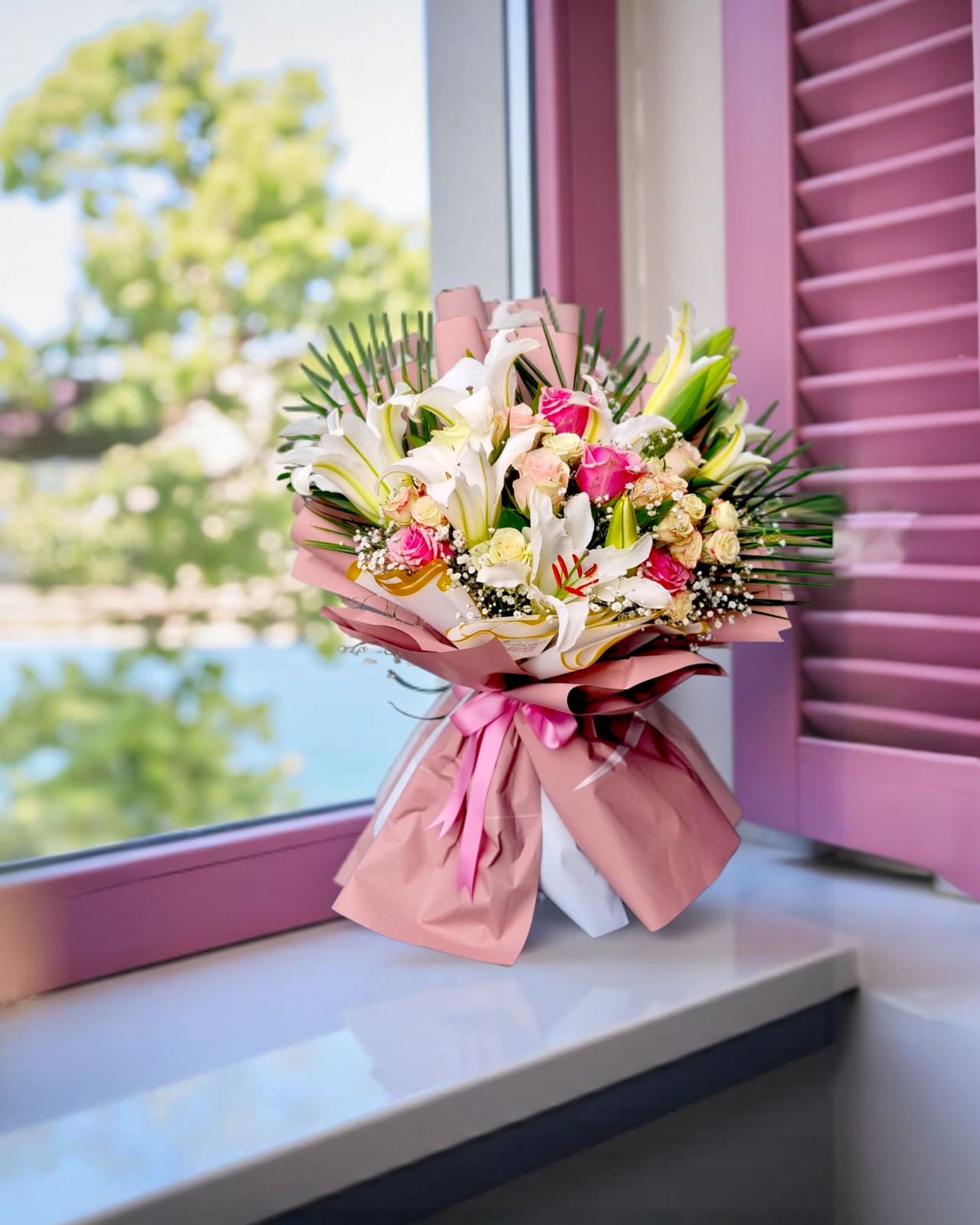 Eternal Grace  Sonsuz Zarafet Lilyum ve Gül Buketi - Çiçeklendir