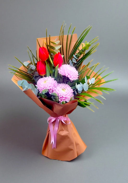 Scarlet Pastel Harmony Kırmızı Lale&Kasımpatı Buketi