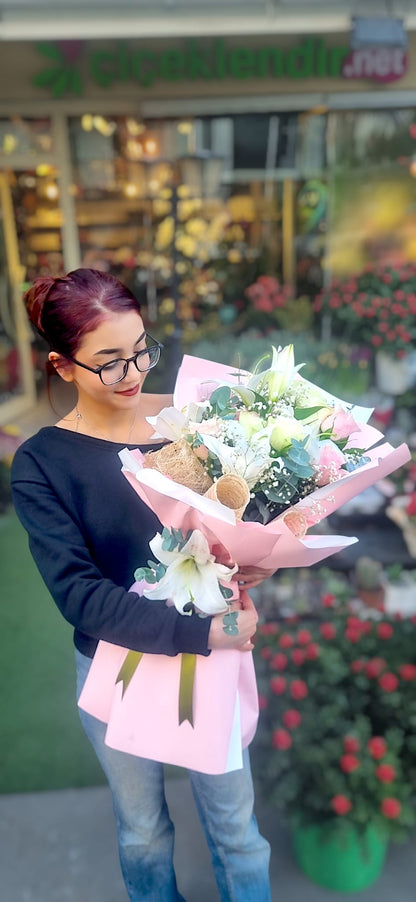 Ivory Blush Elegance Lilyum&Gül Buketi - Çiçeklendir