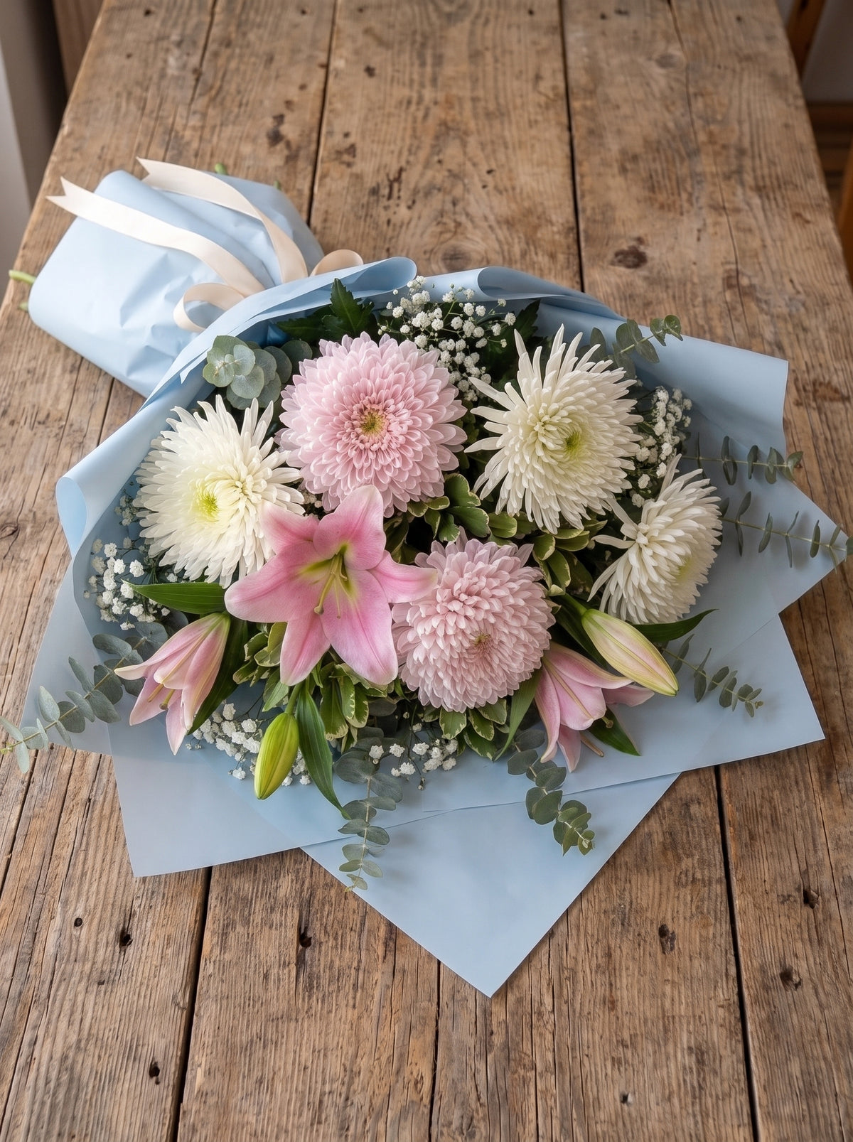 Royal Snow Blossom  Anastasia ve Pembe Lilyum Premium Buketi