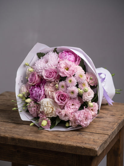 Royal Pink Symphony  Premium Şakayık, Gül ve Lisyantus Buketi