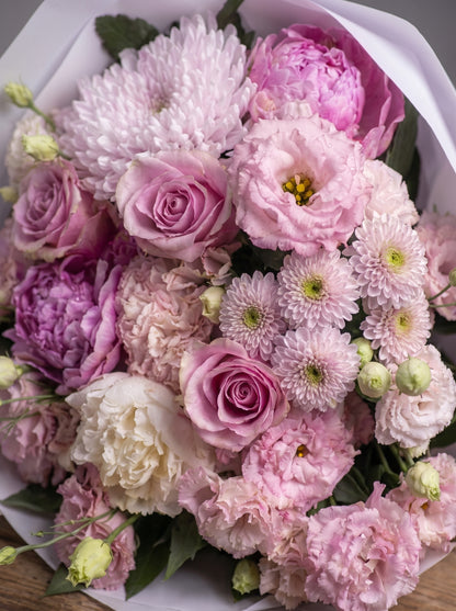 Royal Pink Symphony  Premium Şakayık, Gül ve Lisyantus Buketi