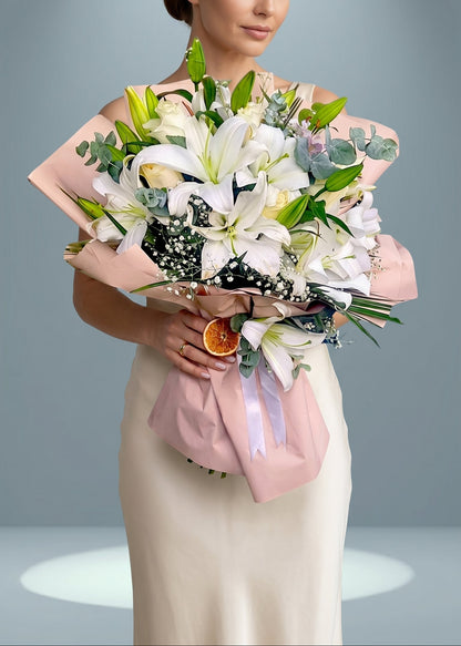 White Elegance Lilyum & Beyaz Gül Buketi