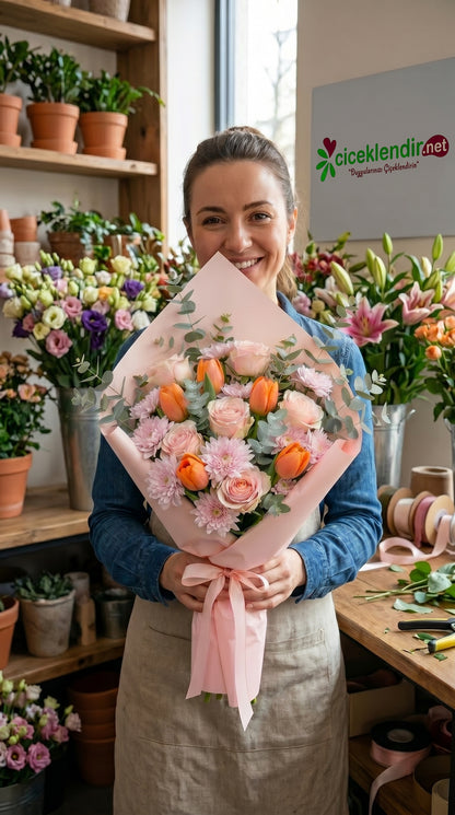 Peach Blush Harmony  Gül & Lale & Krizantem Bahar Buketi