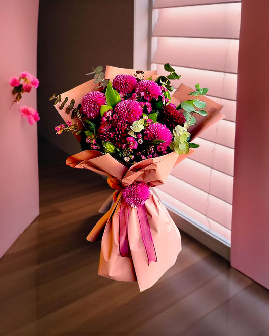 Fuchsia Bloom Mor Anastasia Buketi